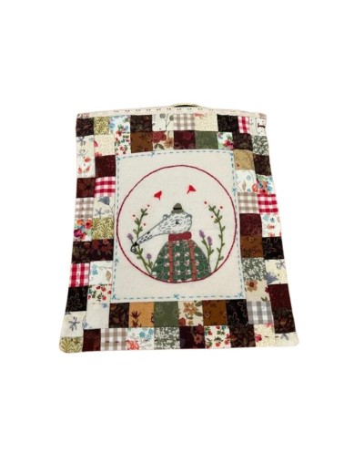 Funda artesanal Bordada para libros en Patchwork