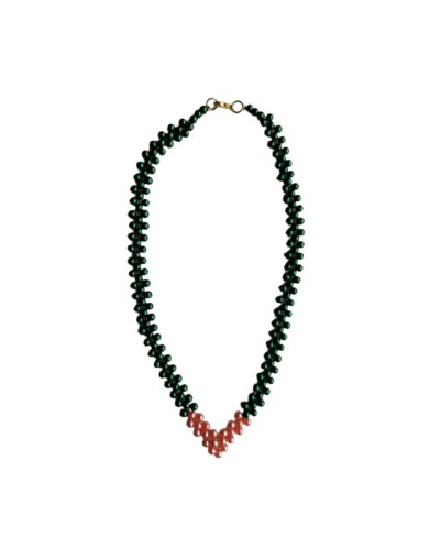 Collar De Perlas Sintéticas En V Verde Esmeralda y Salmón 