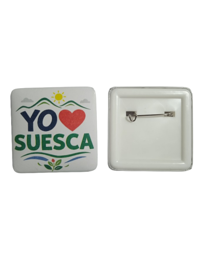 Lleva contigo un recuerdo único de Suesca, Cundinamarca, con nuestros pines y botones prendedor con gancho disponibles en forma 