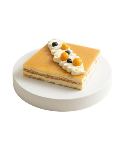 layer cake de nispero y uchuva 