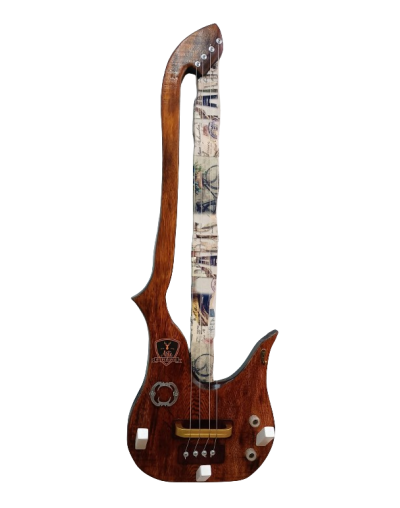 Guitarra Escultórica "Resonancias Recuperadas" - bajo viaje en el Tiempo