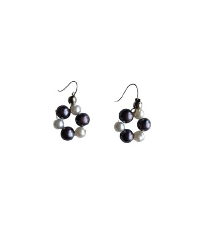 Aretes Redondos Perlas Sintéticas Blancas y Gris Oscuro 