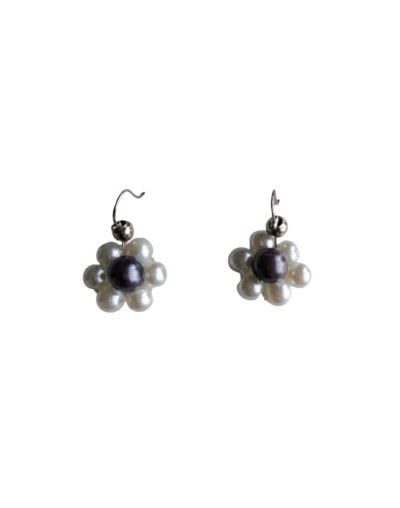 Aretes Flor Perlas Blancas y Gris 