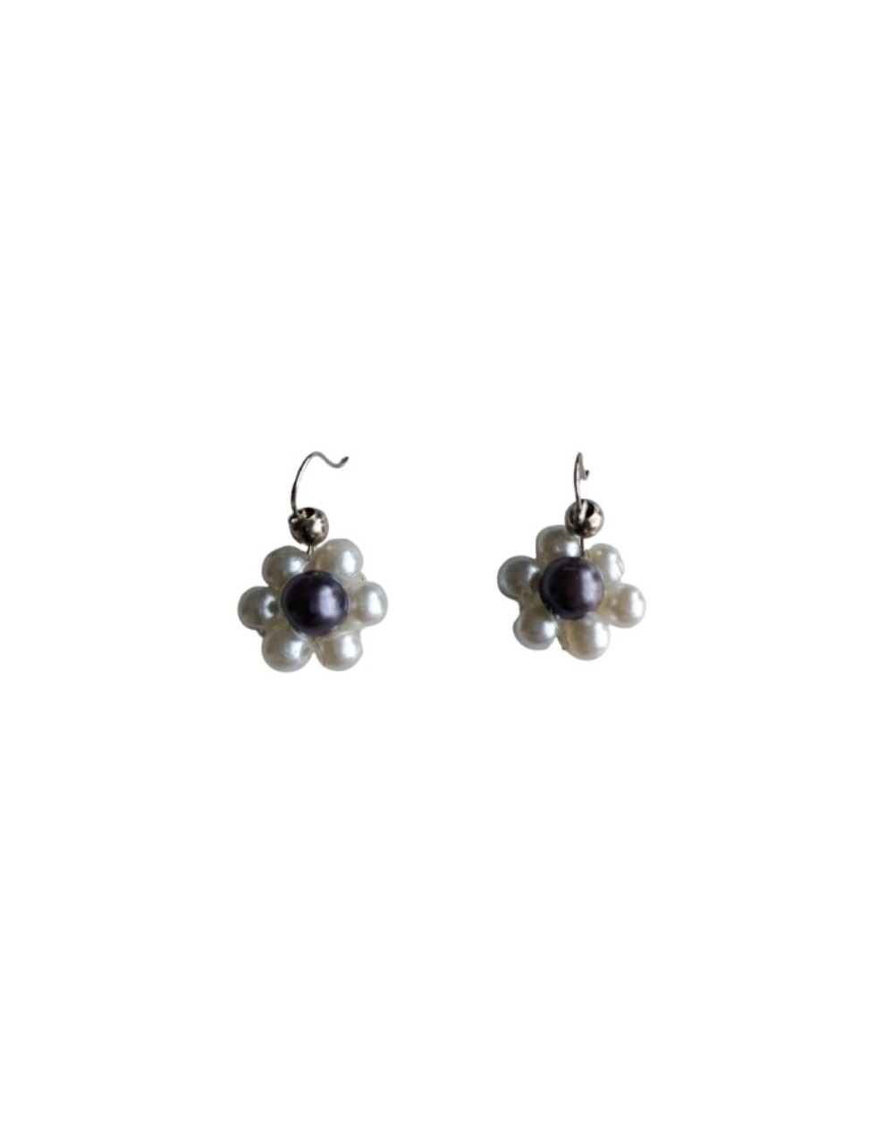 Aretes Flor Perlas Blancas y Gris 