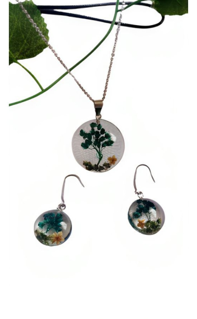 Juego de collar y aretes árbol vida floral color verde encapsulada en resina epoxi