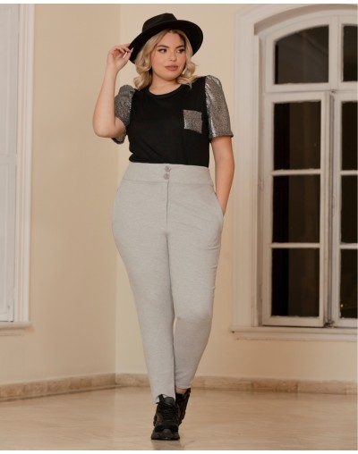 PANTALÓN LICRADO CON SILUETA AJUSTADA TIRO ALTO