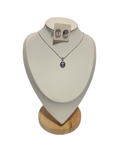 Juego de cadena y aretes plateados