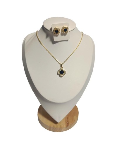 Juego de cadena y aretes dorados