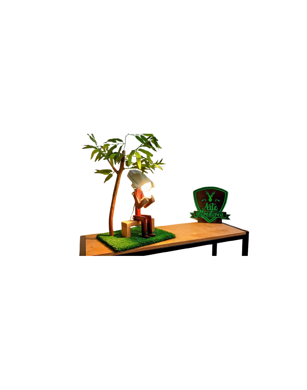 Ecodiseño de autor Colección: De la Basura a la Luz Pieza Obra Única: Otro Mundo 
