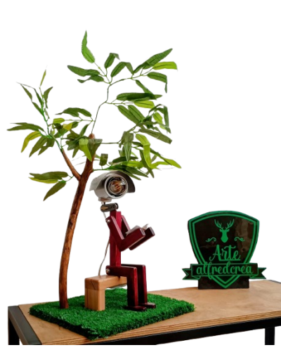 Ecodiseño de autor Colección: De la Basura a la Luz Pieza Obra Única: Otro Mundo 