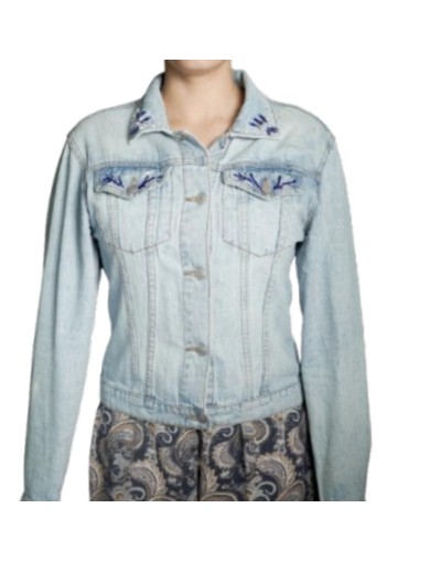 Chaqueta intervenida artesanalmente
