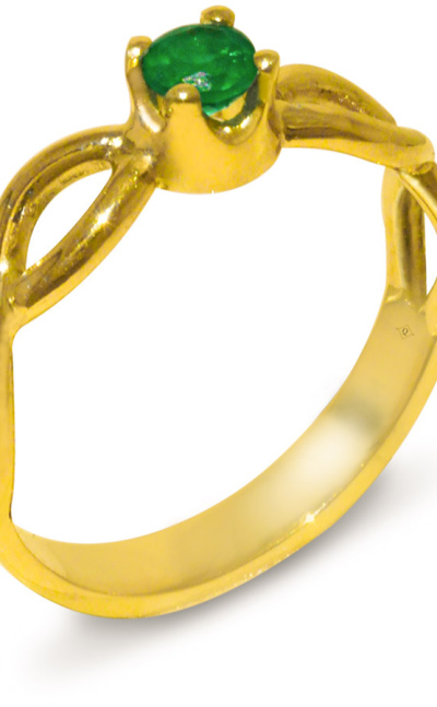 Entrelazos dorados y esmeralda anillo