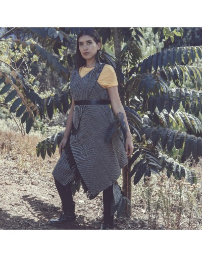 Ruana chaleco con diseño de rayas verticales