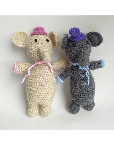 Elefante amigurumi de pie