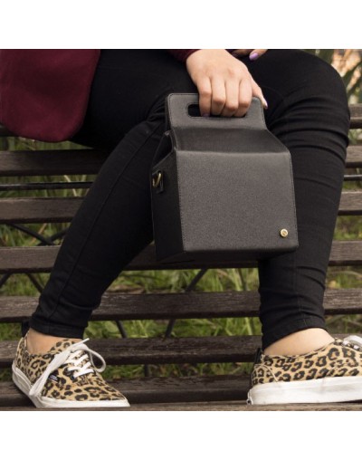 Cubeto  bolso cuadrado pequeño para mujer en cuero 