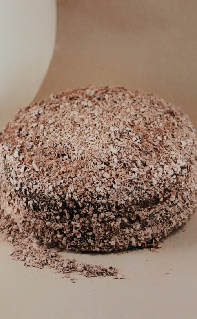 Torta integral de chocolate redonda con cobertura light 