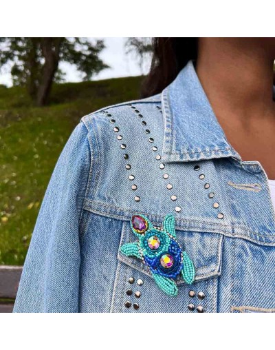 Broche tortuga marina bordado en mostacilla