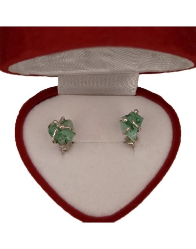 Aretes en plata con esmeralda tamboreada