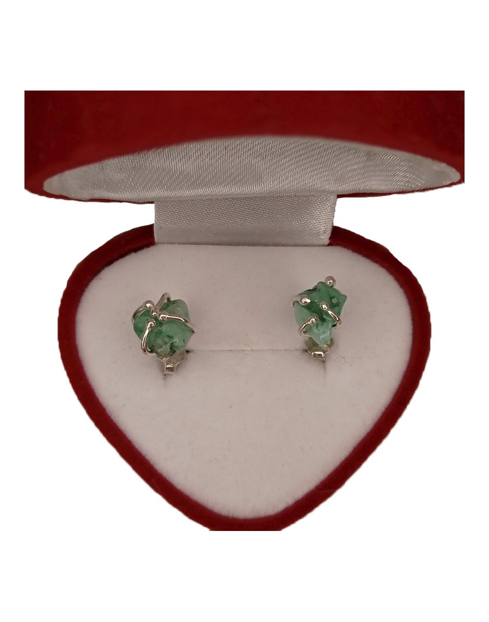 Aretes en plata con esmeralda tamboreada