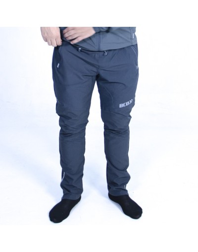Pantalón deportivo cortavientos