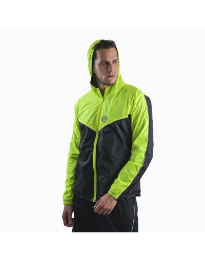 Chaqueta deportiva rompevientos con forro interno negro con amarillo neón