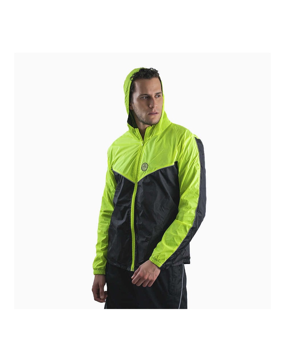 Chaqueta deportiva rompevientos con forro interno negro con amarillo neón