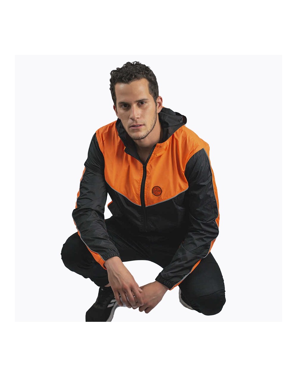 Chaqueta deportiva rompevientos con forro interno naranja