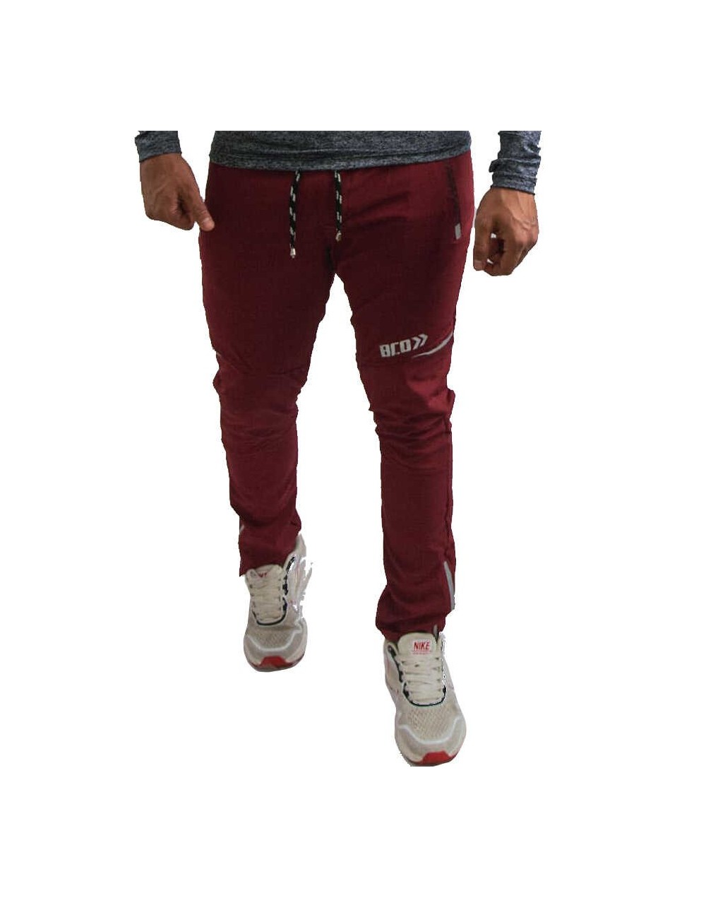 Pantalón deportivo cortavientos hombre multideporte bordó