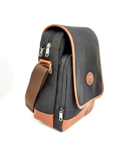 Bolso hombre tipo manos libres negro con tapa