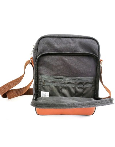 Bolso hombre tipo manos libres negro con tapa