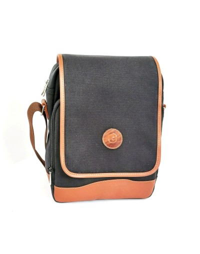 Bolso hombre tipo manos libres negro con tapa