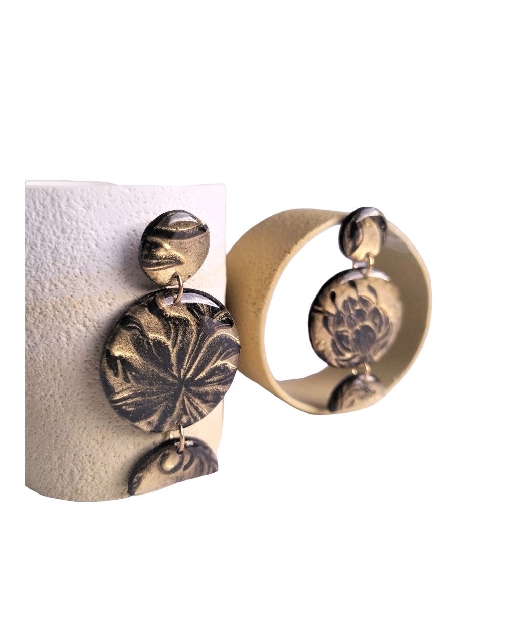 Aretes polvo dorado con flor