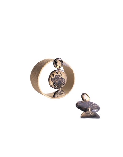 Aretes polvo dorado con flor
