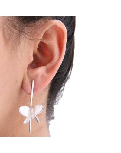 Aretes mariposa eclosión