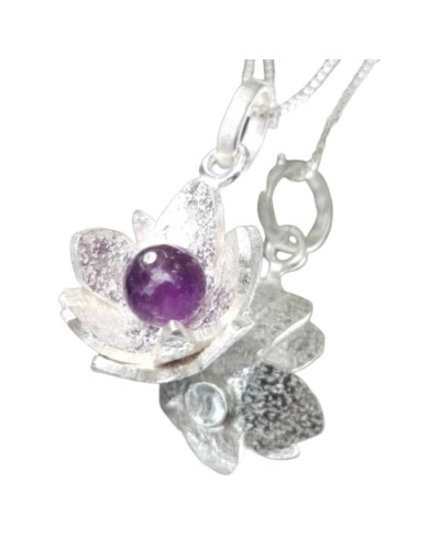 Dije flor de loto plata con amatista