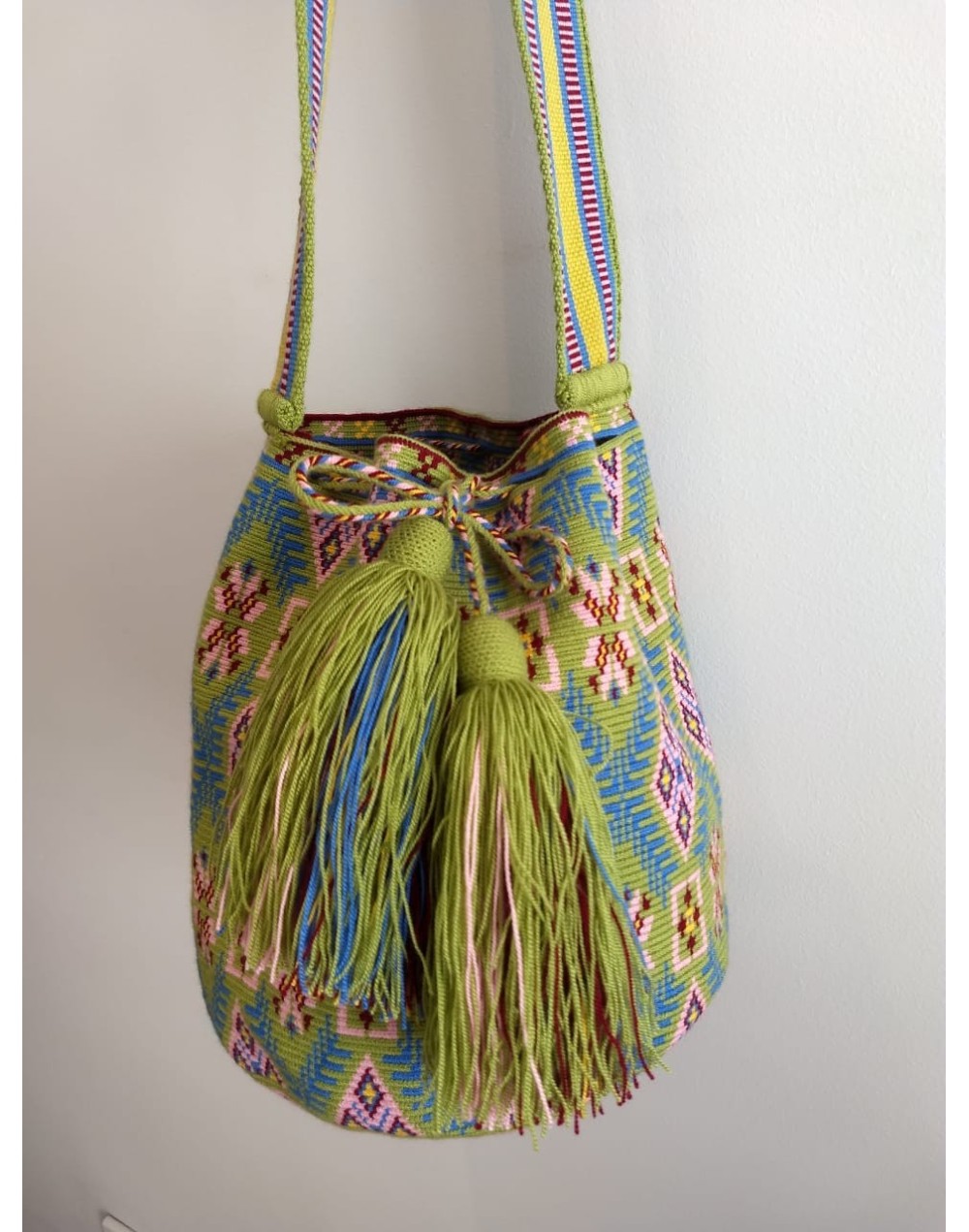 MOCHILA VERDE MANZANA ROSADA Y UVA 