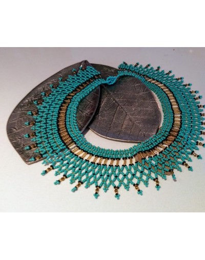 COLLAR EMBERA VERDE AGUAMARINA Y DORADO