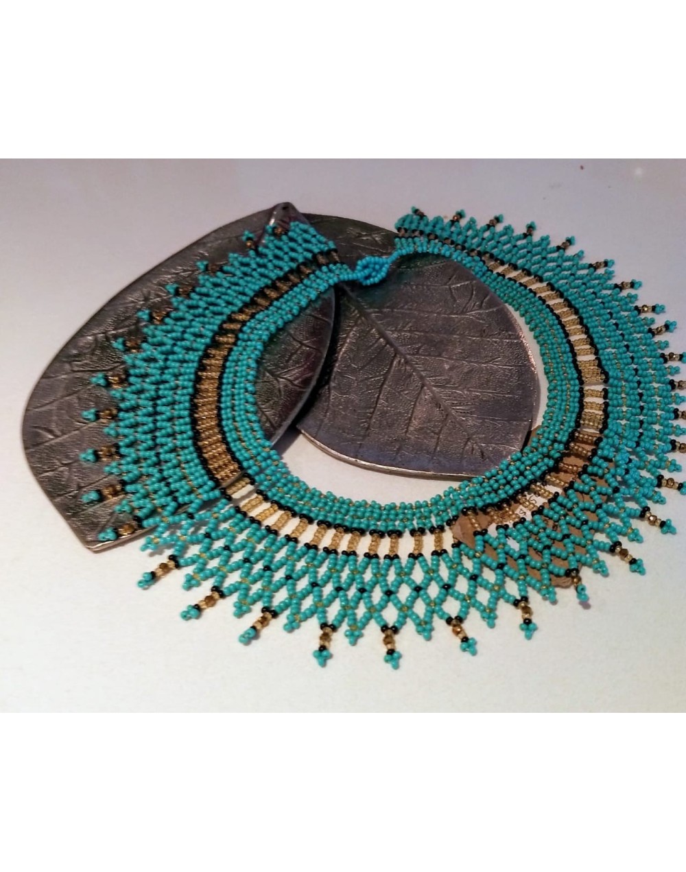 COLLAR EMBERA VERDE AGUAMARINA Y DORADO