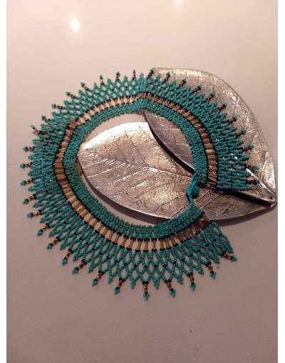 COLLAR EMBERA VERDE AGUAMARINA Y DORADO