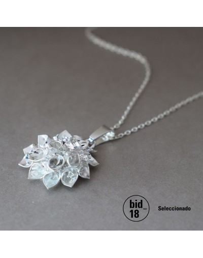 Collar racimos flores de origami