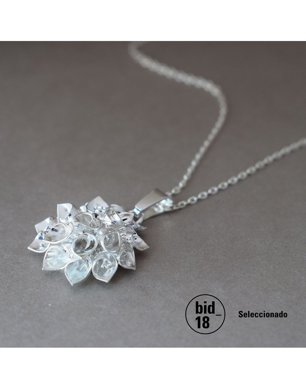 Collar racimos flores de origami