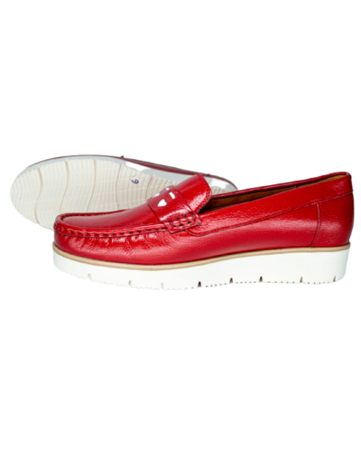 Zapato mocasín en cuero rojo