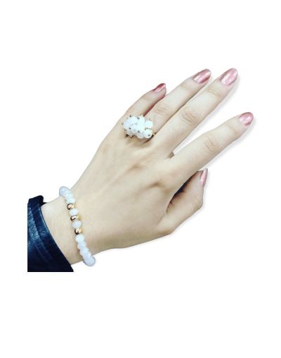 Juego de anillo en plata y pulsera decorado en murano blanco con detalles en acero dorado