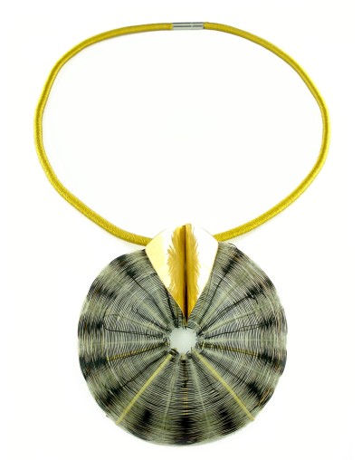 Collar hojas