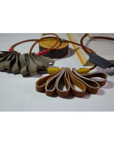 Collares en cuero artesanal