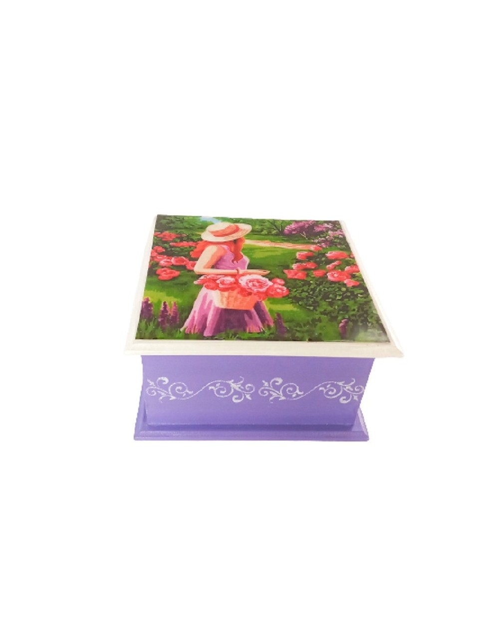 Caja mujer en jardín