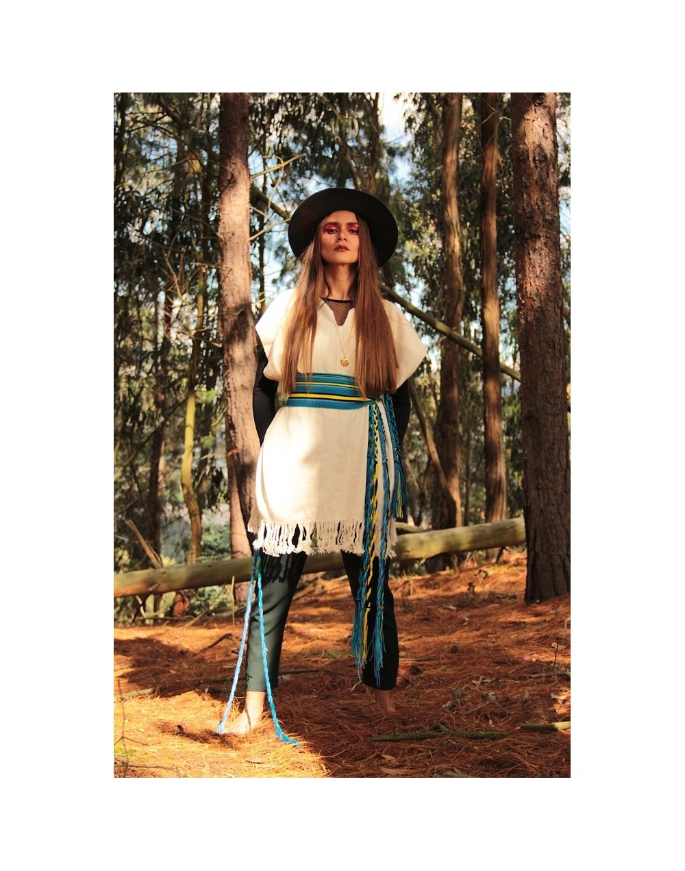 Ruana Blanca  Huellas 