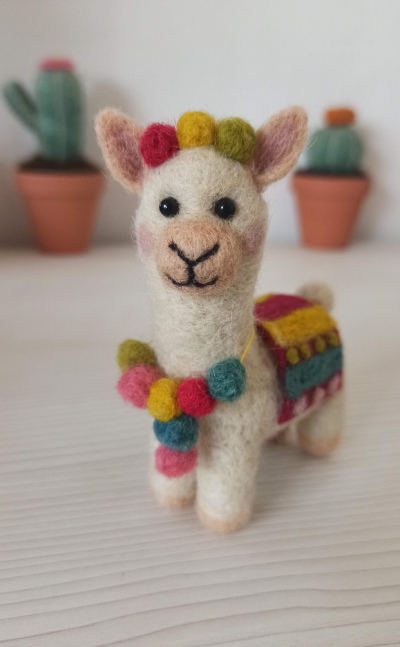 Alpaca Lanuda en Fieltro Agujado - Figura decorativa en Needle Felting de Lanaureka