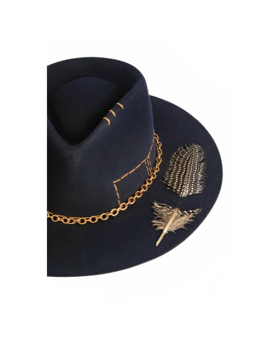 Sombrero privilegio fieltro azul con cadena bronce y costuras