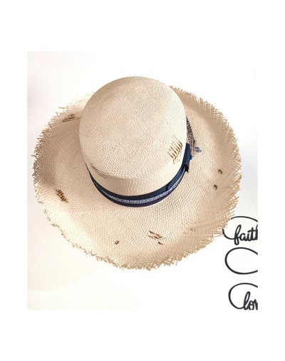 Sombrero canotier blanco desflecado cinto azul ahumado y pluma